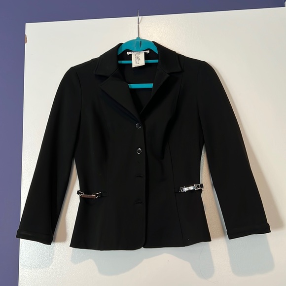 Vertigo Paris Jackets & Blazers - 🔥 Vertigo Paris size S (fits like XS) black fitted short jacket 3/4 sleeves 🔥